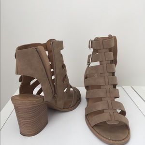 Sandal booty!! Adorable + comfortable!! Worn once!